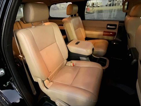 Used 2020 Toyota Sequoia Platinum AWD/4WD image 19