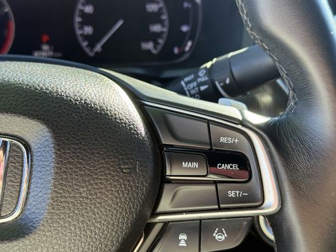 Used 2018 Honda Accord Sport image 17