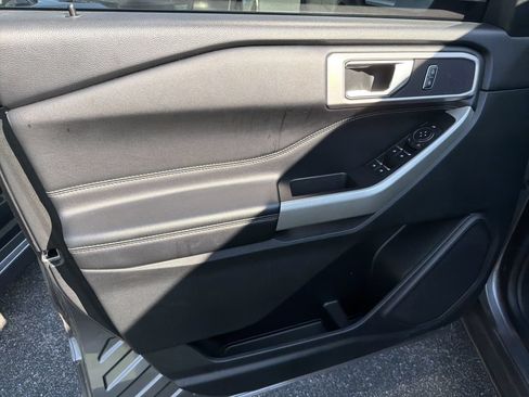 Used 2022 Ford Explorer XLT RWD image 9