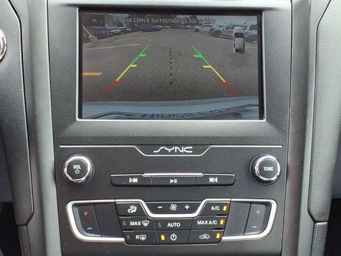 Used 2020 Ford Fusion SE FWD image 18