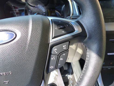Used 2018 Ford Edge Titanium w/ Equipment Group 301A AWD/4WD image 29