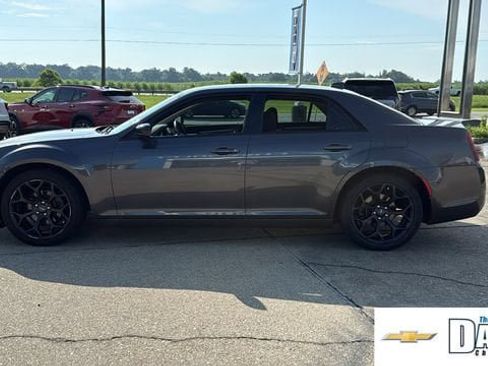 Used 2019 Chrysler 300 Touring w/ Sport Appearance Package RWD image 4