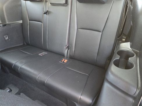 Used 2021 Toyota Highlander XLE image 32