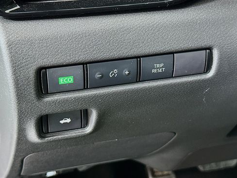 Used 2023 Nissan Sentra SV image 17