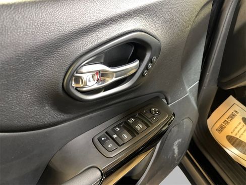 Used 2023 Jeep Cherokee Altitude Lux w/ Lux Elite Package image 14