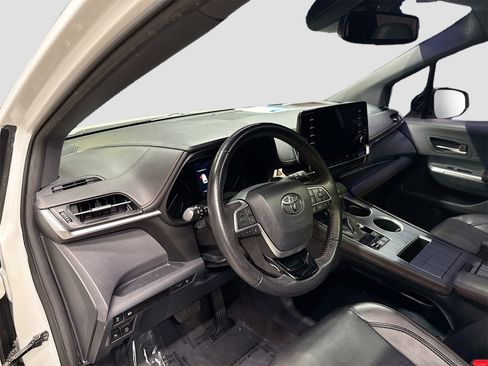 Used 2021 Toyota Sienna XSE image 9