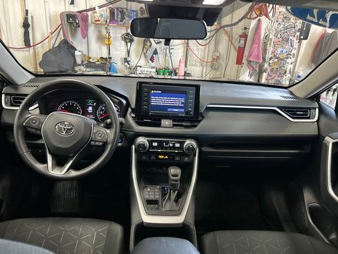 Certified 2022 Toyota RAV4 XLE w/ Convenience Package image 17