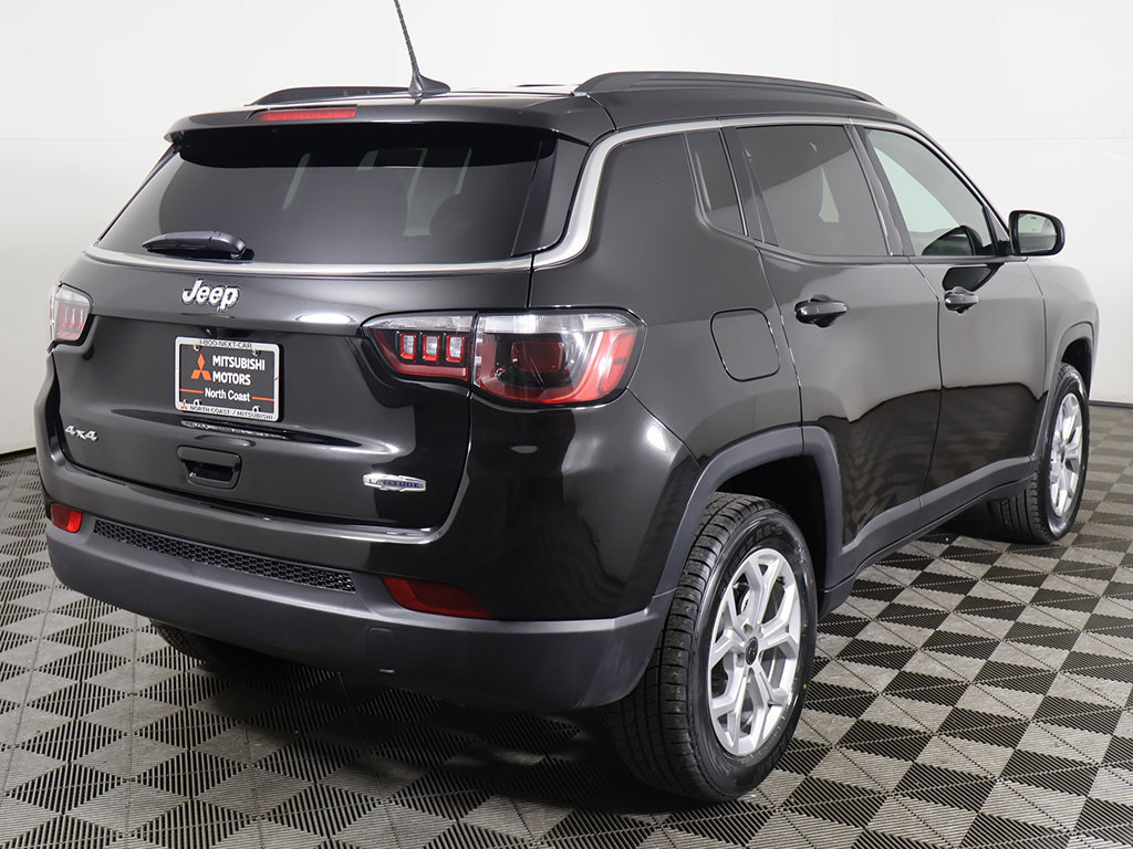 Used 2026 Jeep Compass Latitude AWD/4WD image 8