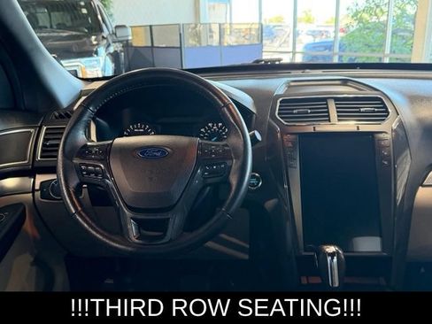 Used 2019 Ford Explorer XLT FWD image 19
