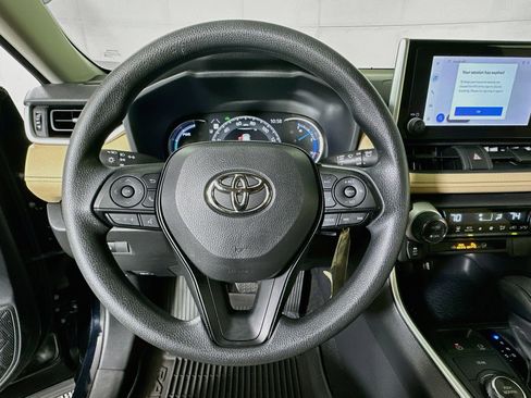Used 2023 Toyota RAV4 LE AWD/4WD image 15