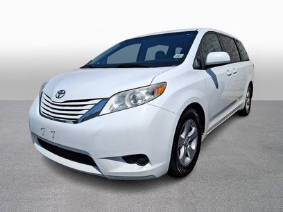 Used 2017 Toyota Sienna LE