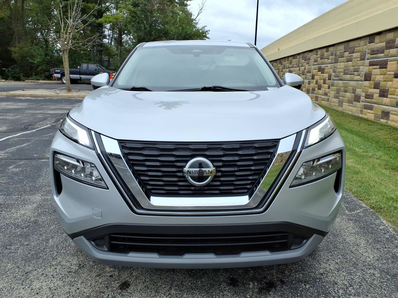 Used 2021 Nissan Rogue SV AWD/4WD image 3