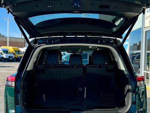 Used 2022 Nissan Pathfinder Platinum w/ Cargo Package image 8