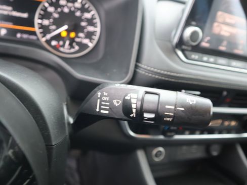 Used 2021 Nissan Rogue SV image 18