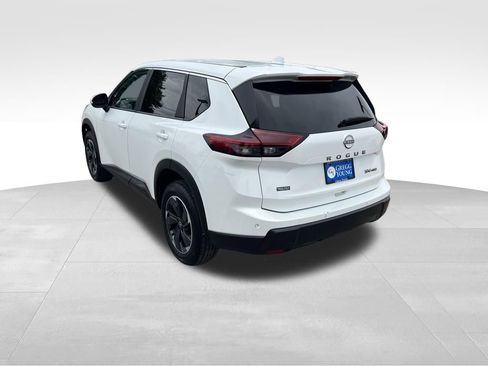 Used 2024 Nissan Rogue SV AWD/4WD image 4