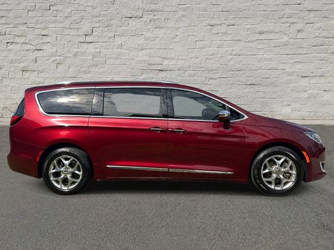 Used 2017 Chrysler Pacifica Limited FWD image 6