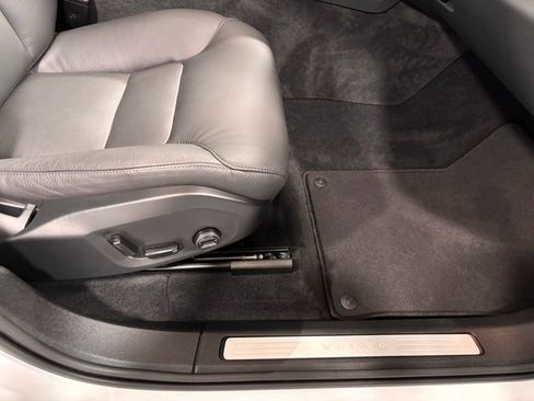 Certified 2025 Volvo XC60 B5 Plus image 17