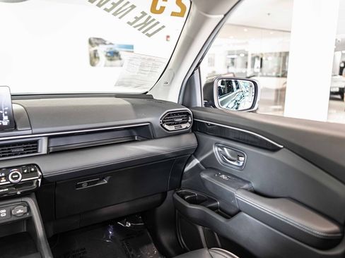 Used 2025 Honda Pilot Elite image 41