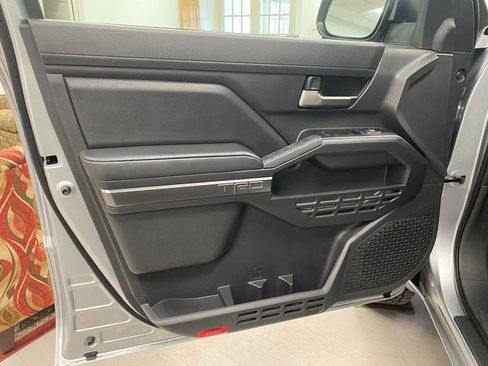 Used 2025 Toyota Tacoma TRD Off-Road image 11