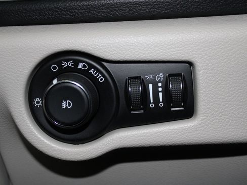 Used 2020 Chrysler Pacifica Limited FWD image 47