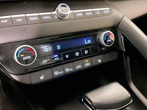 Used 2024 Hyundai Elantra Limited image 33