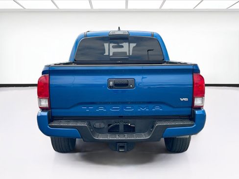 Used 2017 Toyota Tacoma TRD Sport w/ Tow Package RWD image 5