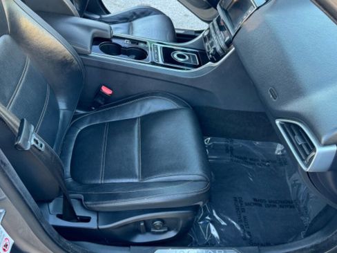 Used 2017 Jaguar XE Prestige image 18