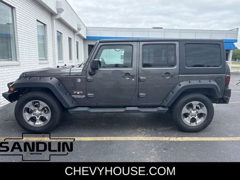 Used 2017 Jeep Wrangler Unlimited Sahara w/ Connectivity Group image 4