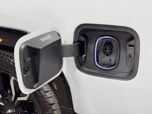 Used 2025 GMC Sierra EV Denali image 5