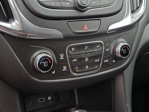 Used 2020 Chevrolet Equinox LT FWD image 15