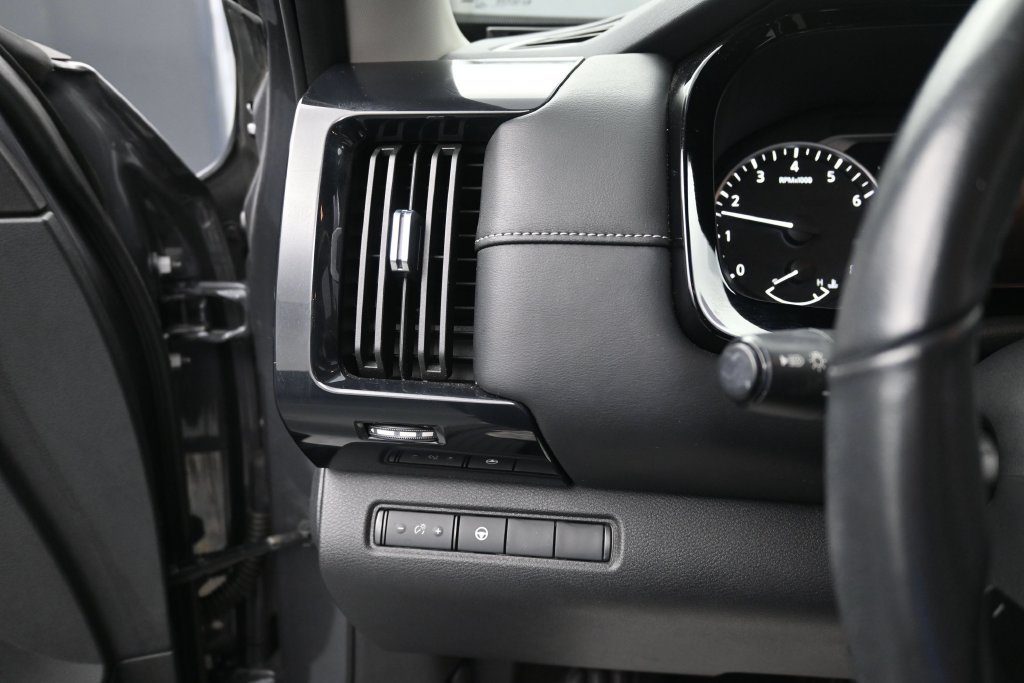 Used 2024 Nissan Pathfinder SV FWD image 27