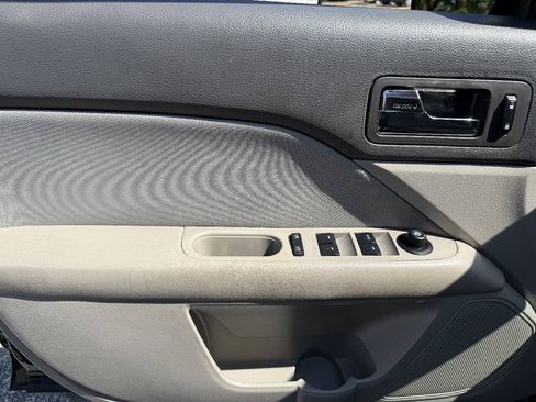 Used 2010 Ford Fusion S FWD image 12