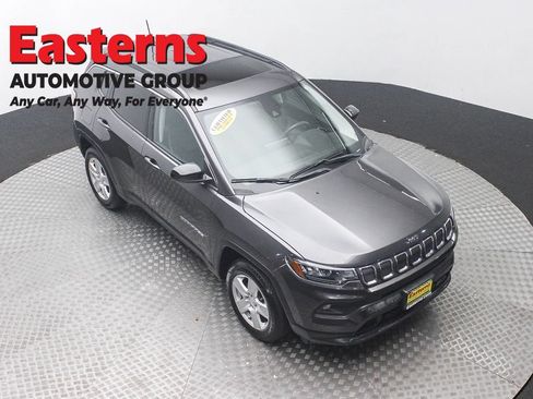 Used 2022 Jeep Compass Latitude AWD/4WD image 3