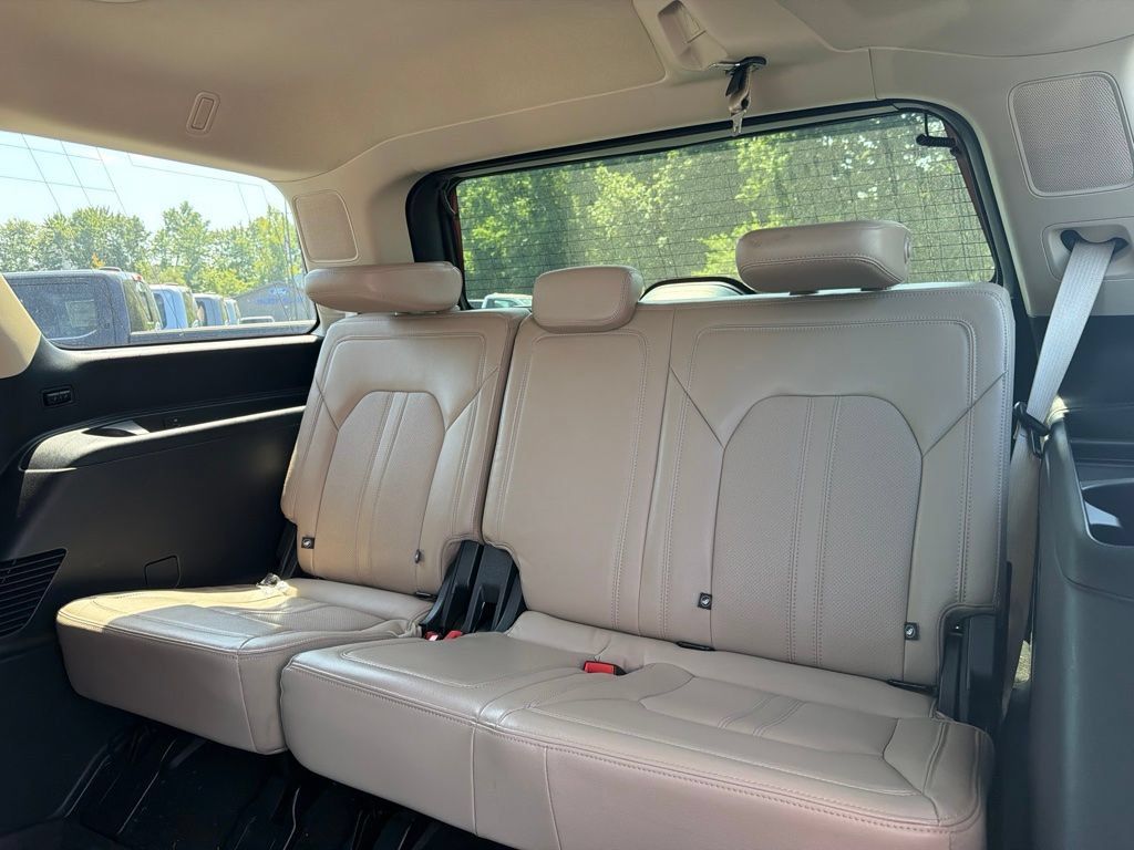 Used 2024 Ford Expedition Limited AWD/4WD image 11