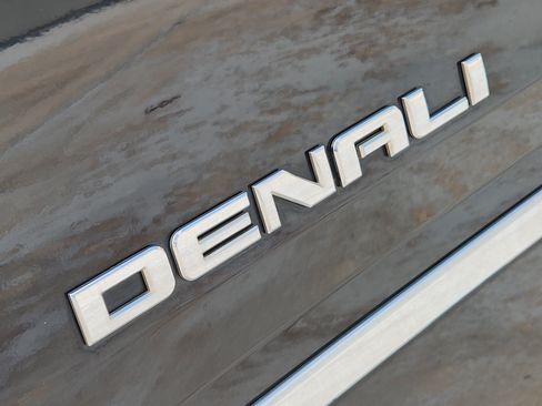 Used 2018 GMC Yukon Denali w/ Denali Ultimate Package AWD/4WD image 12