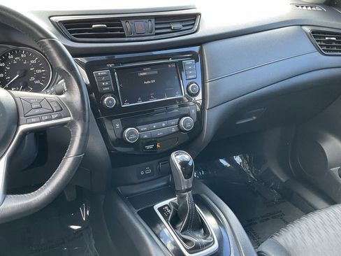 Used 2018 Nissan Rogue SV image 42