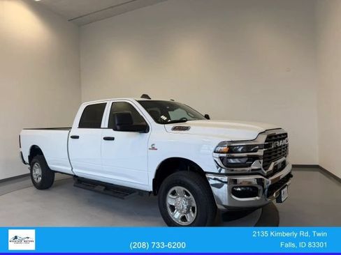 Used 2025 RAM 3500 Tradesman w/ Chrome Appearance Group AWD/4WD image 7