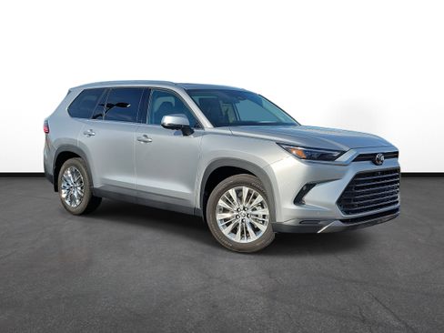 Used 2024 Toyota Grand Highlander Platinum image 1