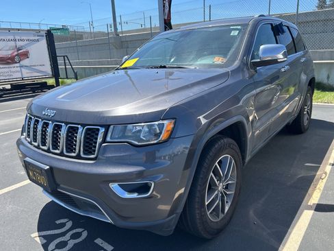 Used 2017 Jeep Grand Cherokee Limited w/ Trailer Tow Group IV AWD/4WD image 2