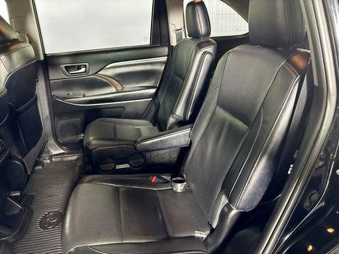 Used 2019 Toyota Highlander Limited image 21