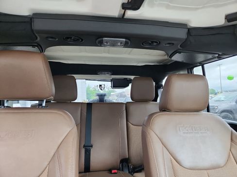 Used 2016 Jeep Wrangler Unlimited Sahara AWD/4WD image 19