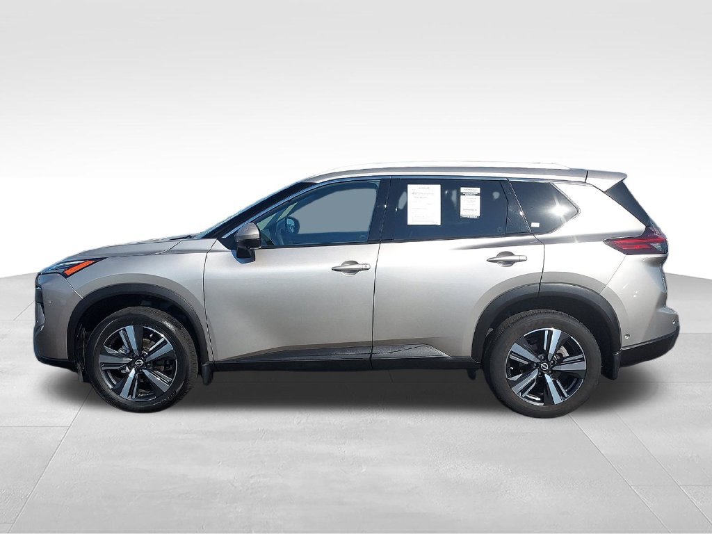 Certified 2025 Nissan Rogue SL FWD image 2