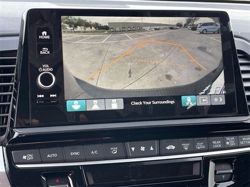 New 2026 Honda Odyssey Touring image 17