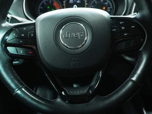 Used 2019 Jeep Cherokee Latitude Plus AWD/4WD image 4