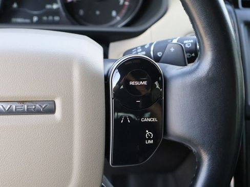 Used 2019 Land Rover Discovery SE AWD/4WD image 34