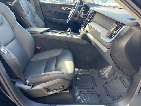 Certified 2025 Volvo XC60 B5 Plus image 18