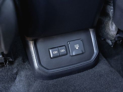 Used 2023 Toyota Highlander Platinum image 31