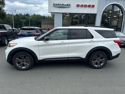 Used 2023 Ford Explorer XLT w/ Equipment Group 202A AWD/4WD image 2