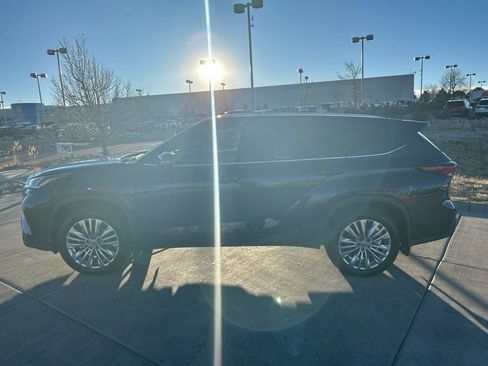Used 2026 Toyota Highlander Platinum image 4