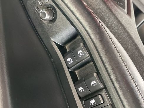 Used 2025 Jeep Grand Cherokee Altitude AWD/4WD image 9